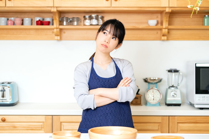 どうして？キッチンバイトに女性が少ない理由と働く方法のイメージ